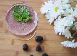 Blackberry and Avocado Smoothie to Fight Acne