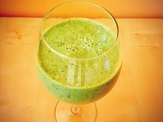 celery and cucumber breakfast smoothie