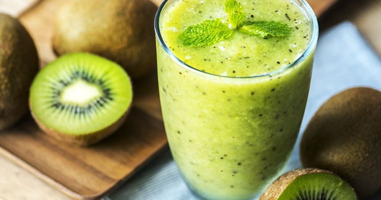 Kiwi and Banana Smoothie for Acne