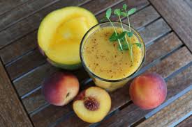 mango and peach detox smoothie