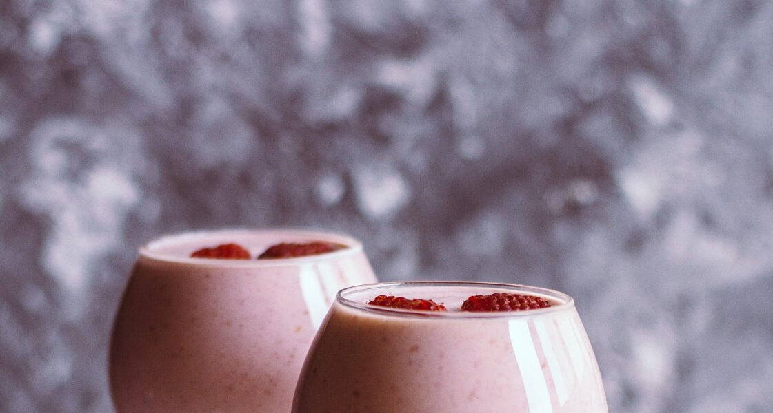 raspberry peach gut healthy smoothie