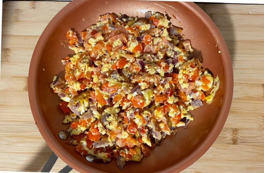 low calorie low carb breakfast egg scramble