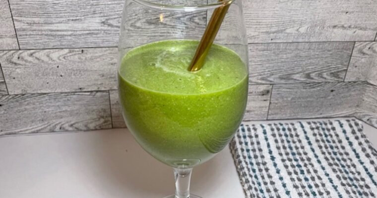 Low-Carb Low-Cal Spinach Cucumber Avocado Smoothie