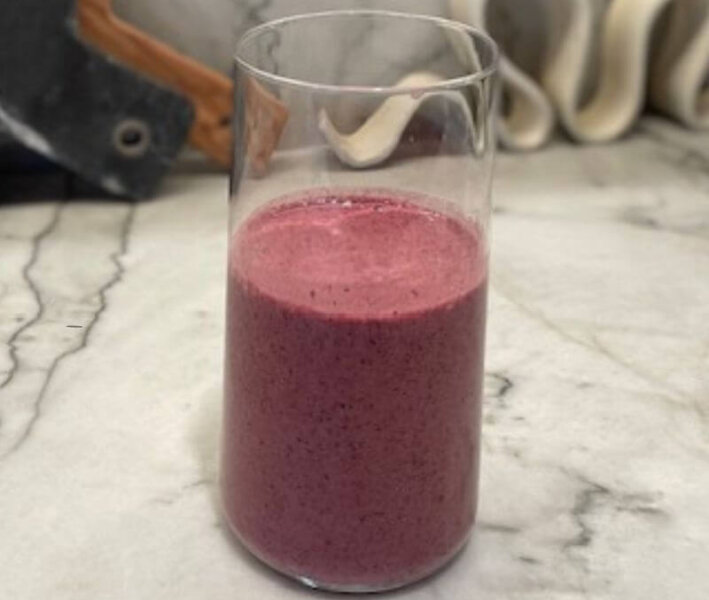 blueberry blackberry smoothie for the bone broth diet