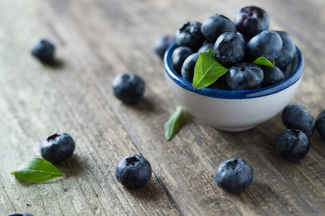 low carb maintenance with berries